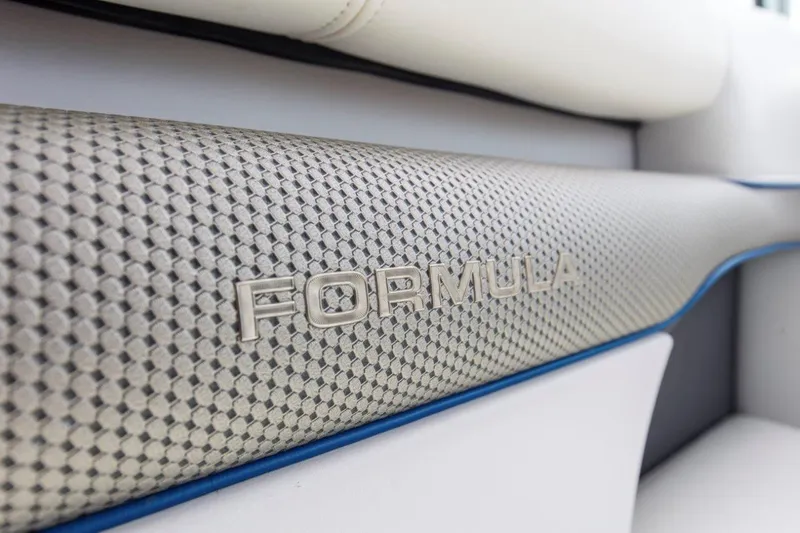 Bluebird Yacht Photos Pics 2017 37 Formula 370 SS Bluebird Seat