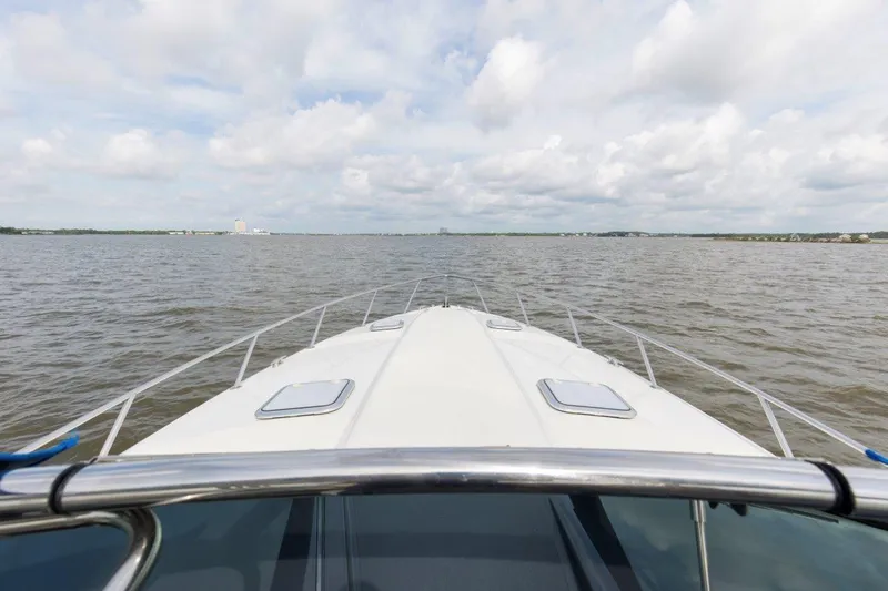 Bluebird Yacht Photos Pics 2017 37 Formula 370 SS Bluebird Bow