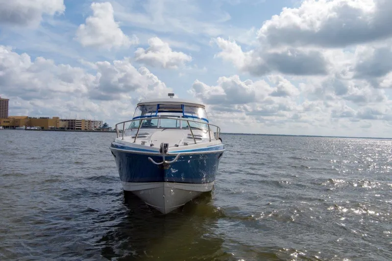 Bluebird Yacht Photos Pics 2017 37 Formula 370 SS Bluebird Bow