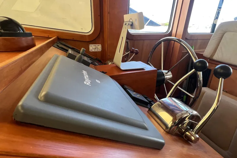  Yacht Photos Pics 2005 Sabre Flybridge helm with Raymarine navigation and dual throttle controls.