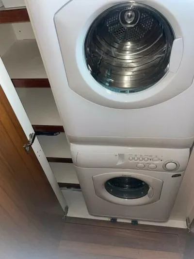 Dreamscape Yacht Photos Pics Washer/Dryer