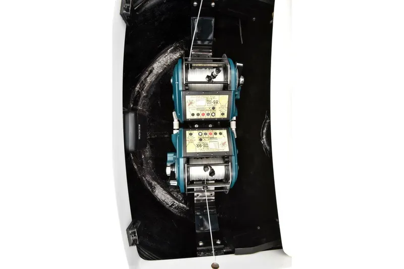  Yacht Photos Pics 2019 Viking 80 Skybridge fishing reel system, featuring dual electric reels.