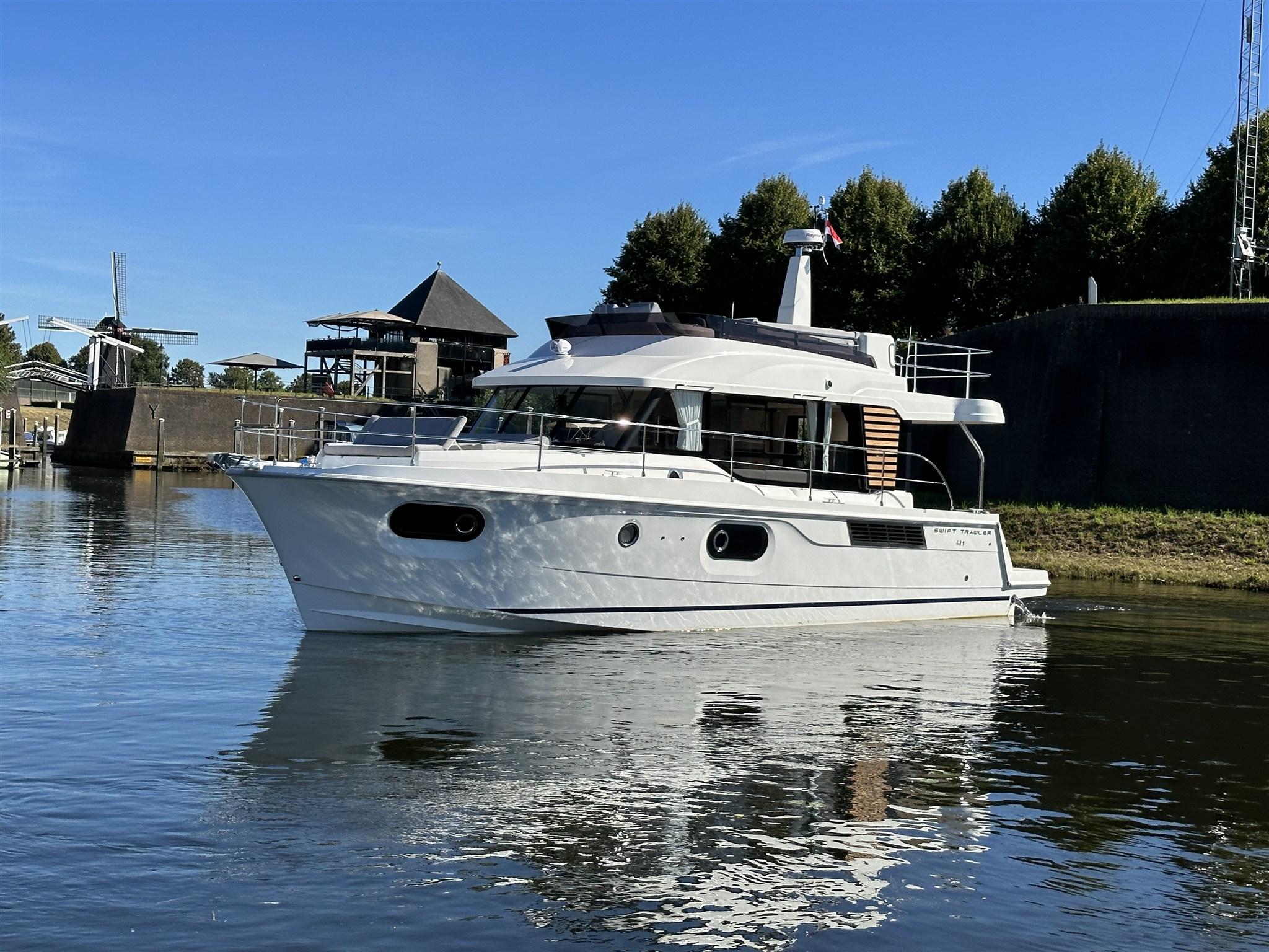 2024 Beneteau Swift Trawler 41 Fly
