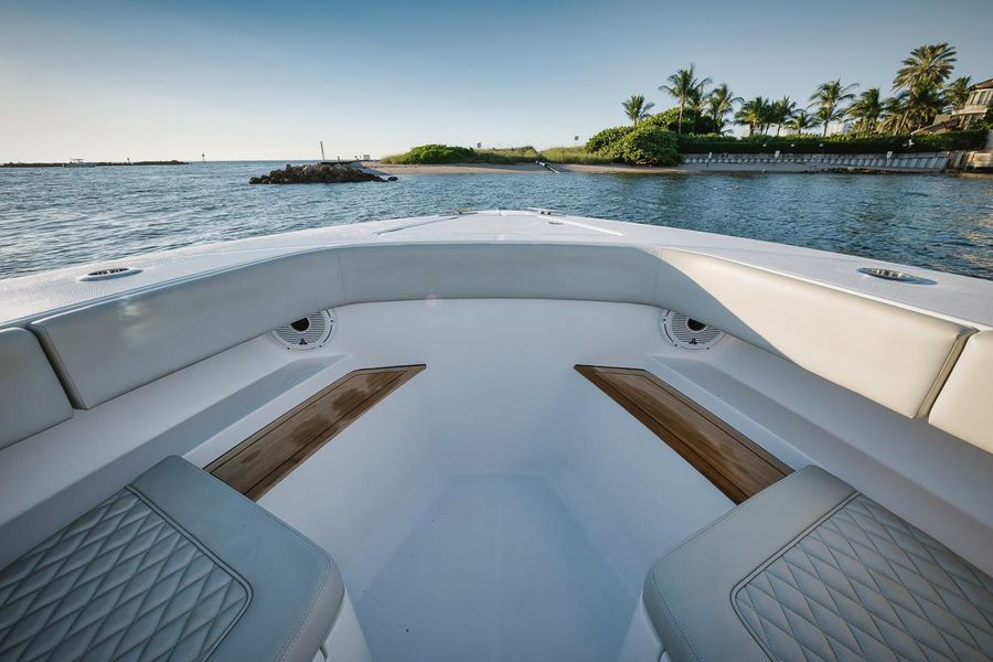 2022 Jupiter 43 Center Console