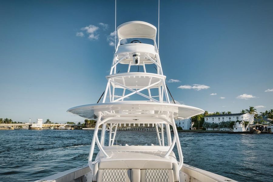 2022 Jupiter 43 Center Console