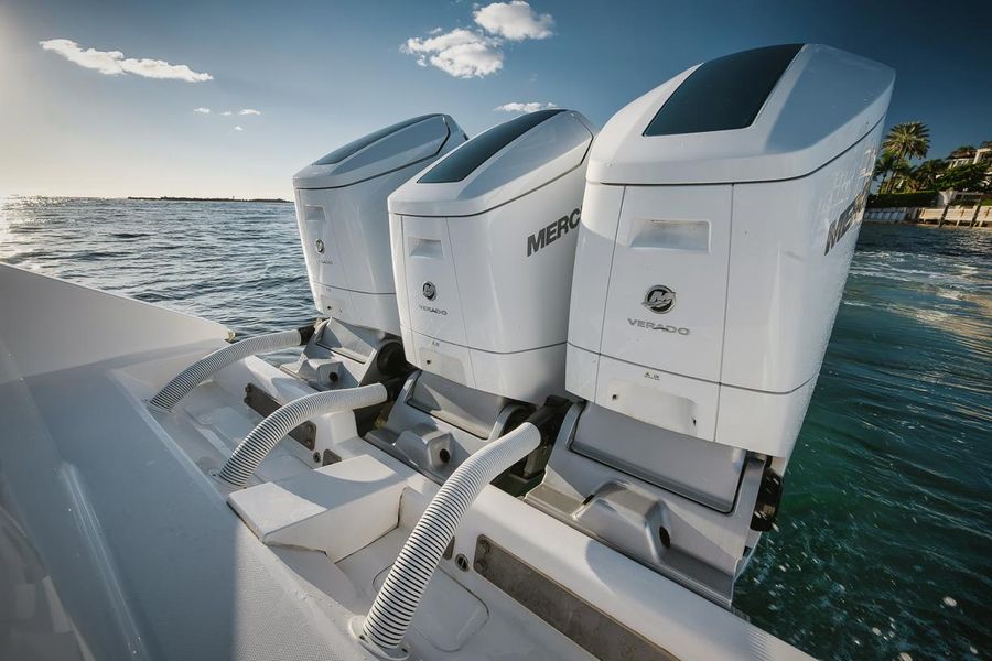 2022 Jupiter 43 Center Console