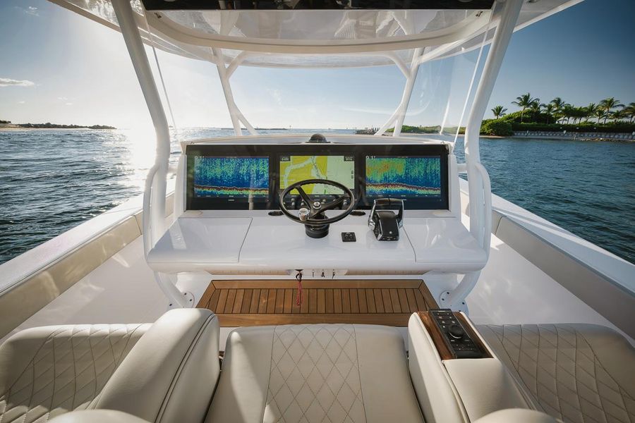 2022 Jupiter 43 Center Console