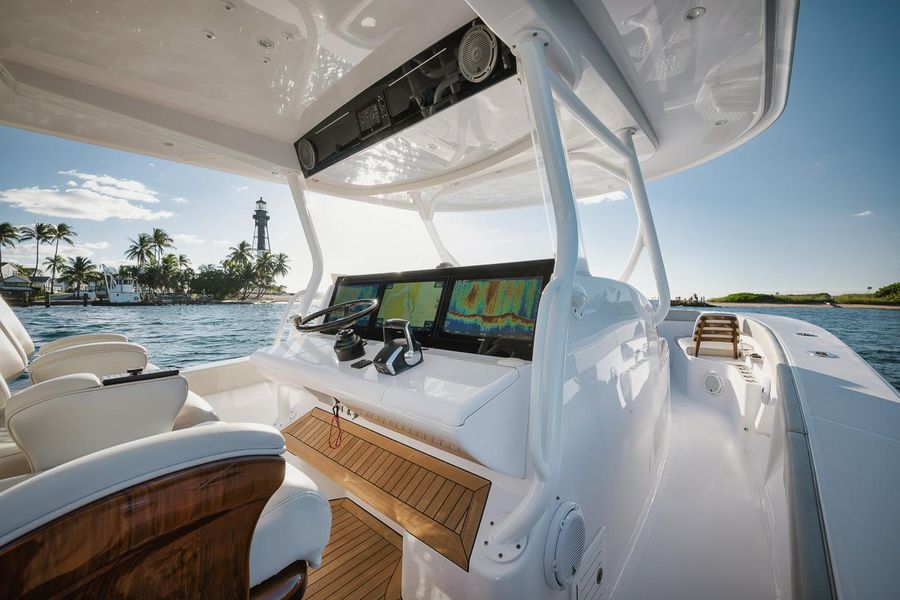 2022 Jupiter 43 Center Console