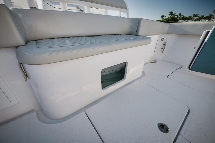 2022 Jupiter 43 Center Console