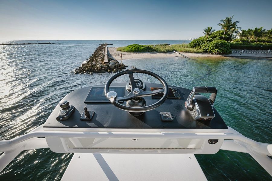 2022 Jupiter 43 Center Console