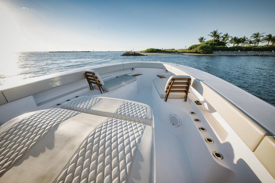 2022 Jupiter 43 Center Console