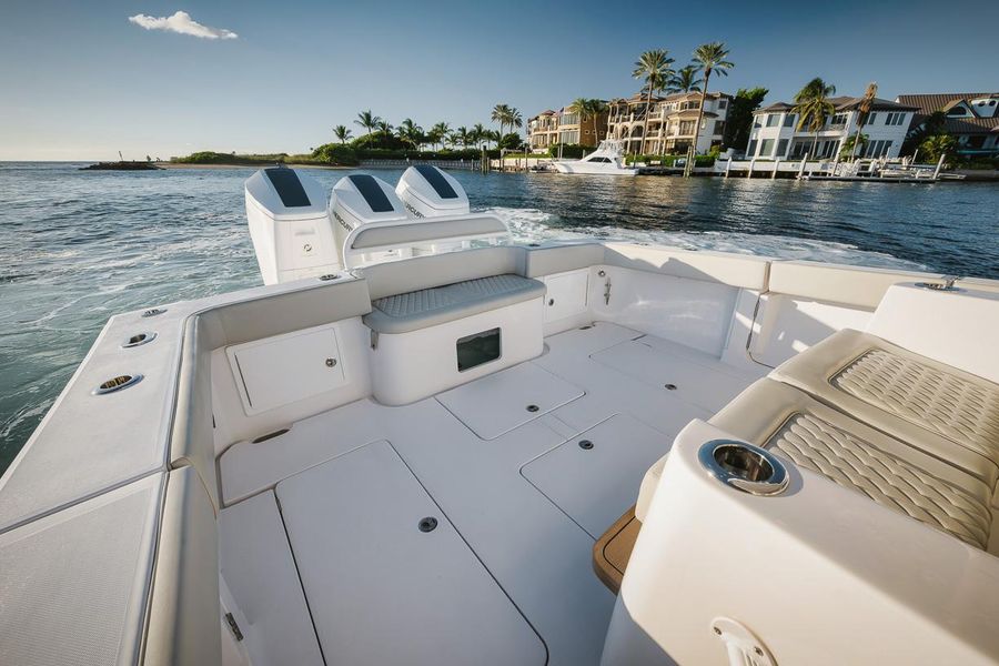 2022 Jupiter 43 Center Console