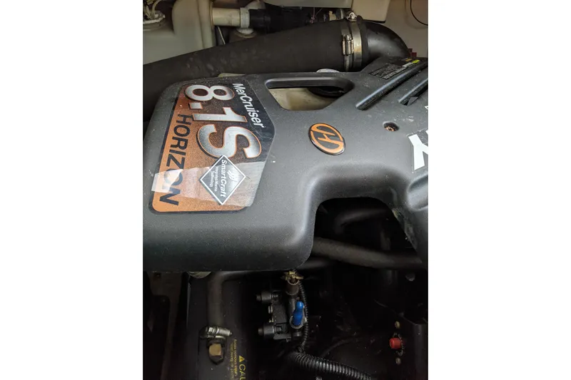 Lottie-da Yacht Photos Pics Engine of 2004 Sea Ray 380 Sundancer, featuring MerCruiser 8.1S Horizon.