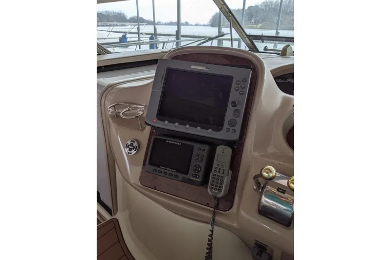 Lottie-da Yacht Photos Pics Control panel of a 2004 Sea Ray 380 Sundancer boat with navigation equipment.