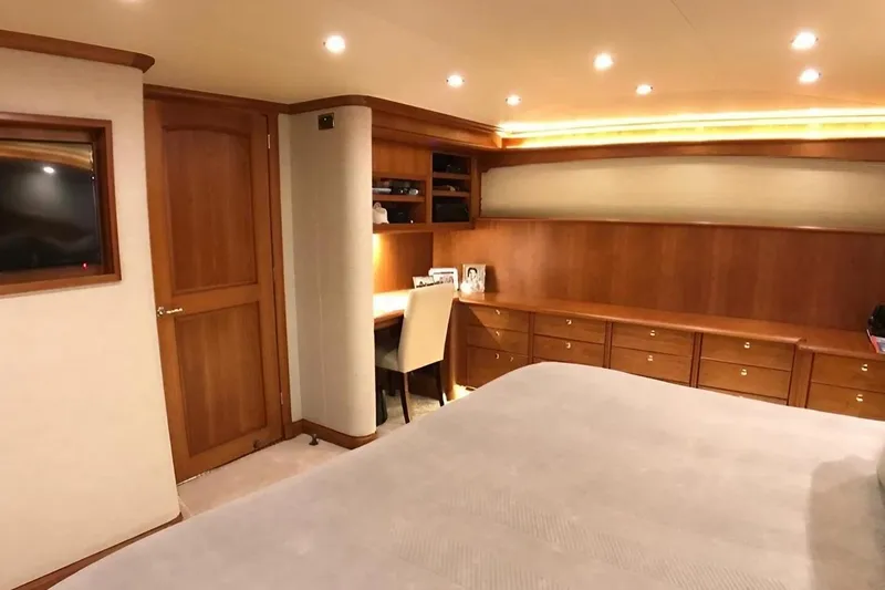 Harbor Lady Yacht Photos Pics Luxurious 2005 Pacific Mariner yacht interior with wood paneling and elegant lighting.