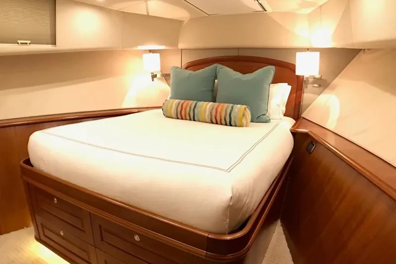 Harbor Lady Yacht Photos Pics Luxurious bedroom interior of 2005 Pacific Mariner Raised Pilothouse Motor Yacht.