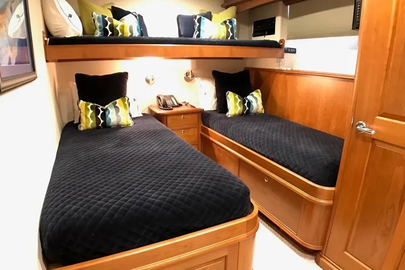 Harbor Lady Yacht Photos Pics Luxurious 2005 Pacific Mariner yacht cabin with twin beds and elegant decor.