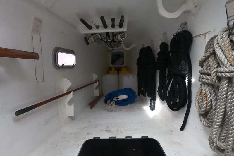 Conquest Yacht Photos Pics Interior of 2006 Maxim Yachts 57, featuring ropes and equipment storage.