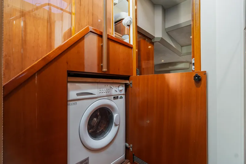 Seabreeze Yacht Photos Pics Princess 58 SEABREEZE - Laundry Station