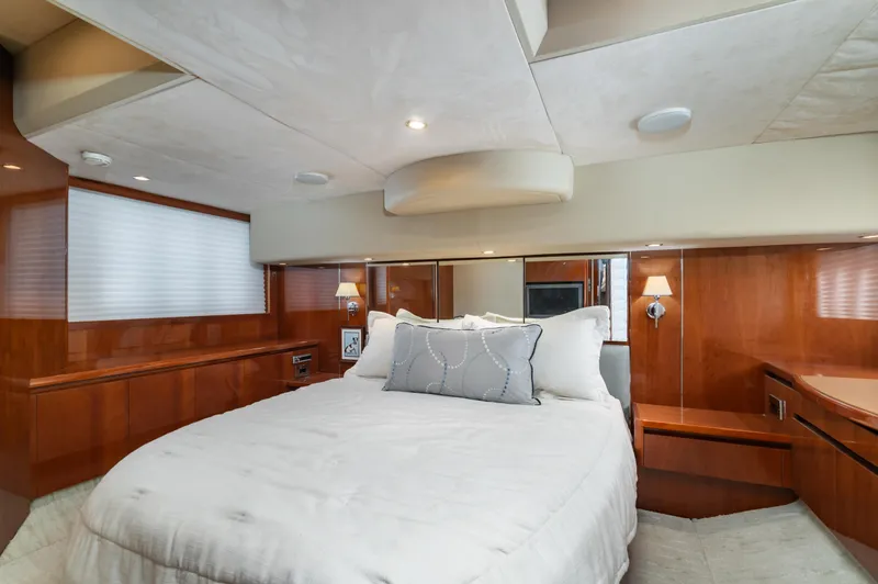 Seabreeze Yacht Photos Pics Princess 58 SEABREEZE - Master Stateroom Berth