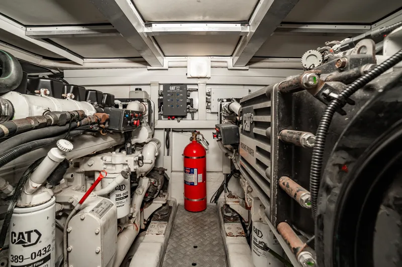 Seabreeze Yacht Photos Pics Princess 58 SEABREEZE - Engine Room