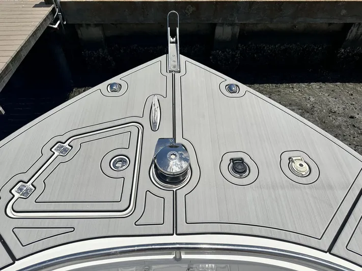  Yacht Photos Pics Bow of Custom Shark Fin R321 boat, 2023 model, featuring sleek design and modern fittings.