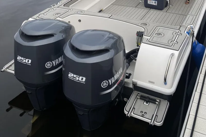  Yacht Photos Pics Twin Yamaha 250 outboard motors on a Custom Shark Fin R321 boat, 2023 model.