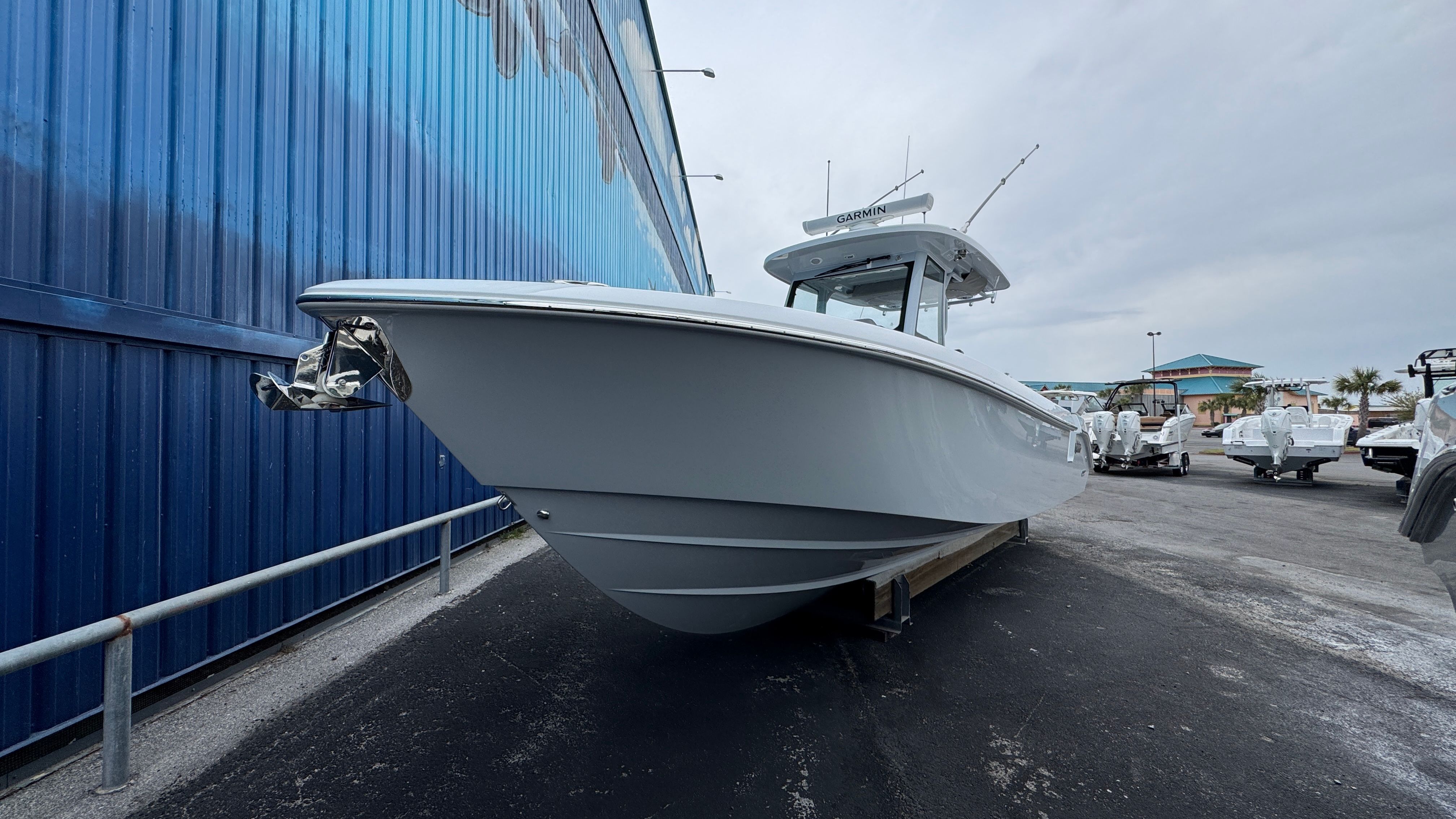 Everglades 315 Center Console