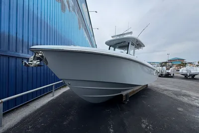 Everglades 315 Center Console