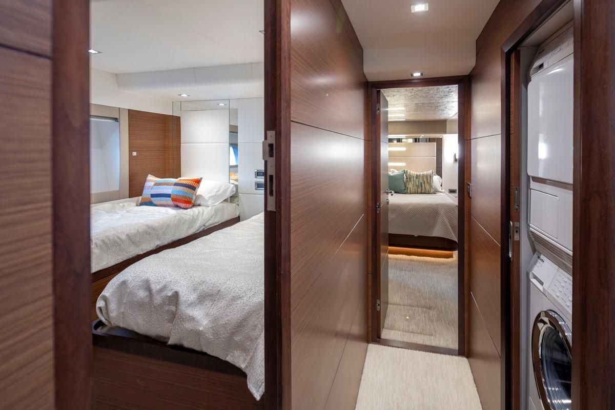 2017 Ocean Alexander 70 