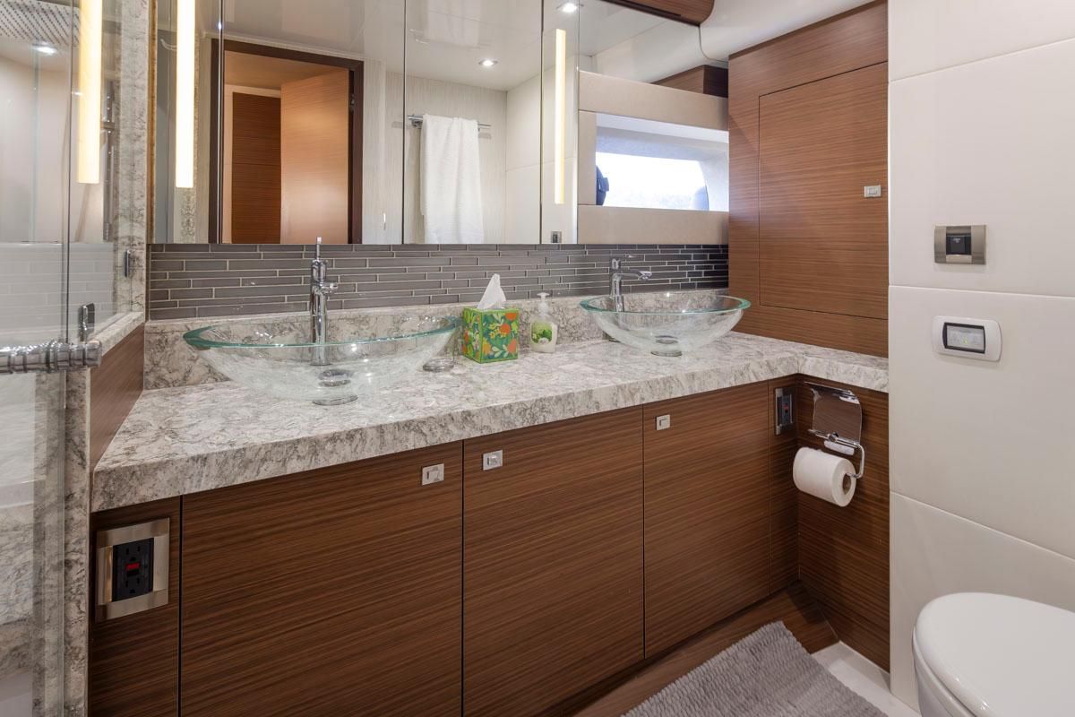 2017 Ocean Alexander 70 