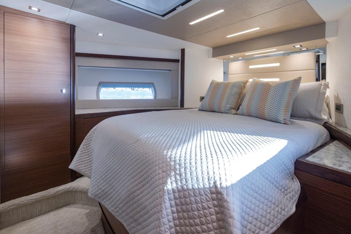 2017 Ocean Alexander 70 