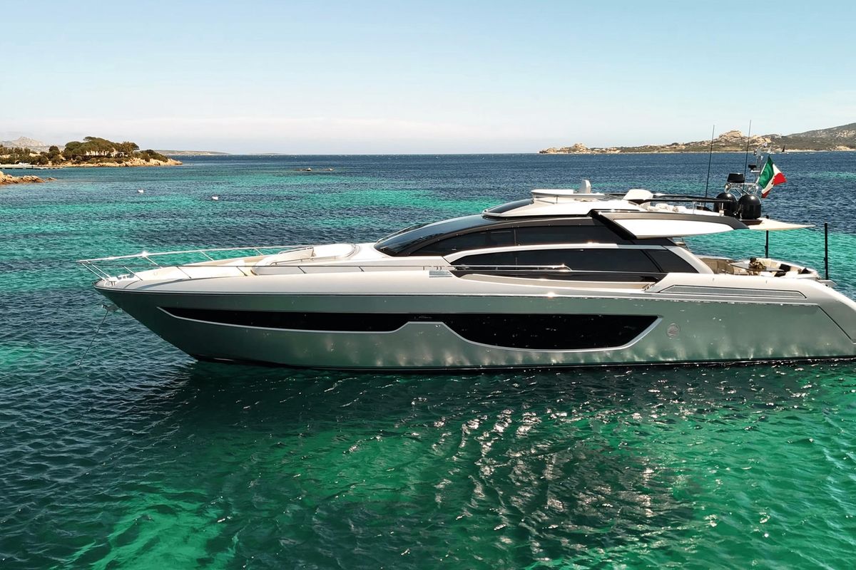 2017 Riva 76 