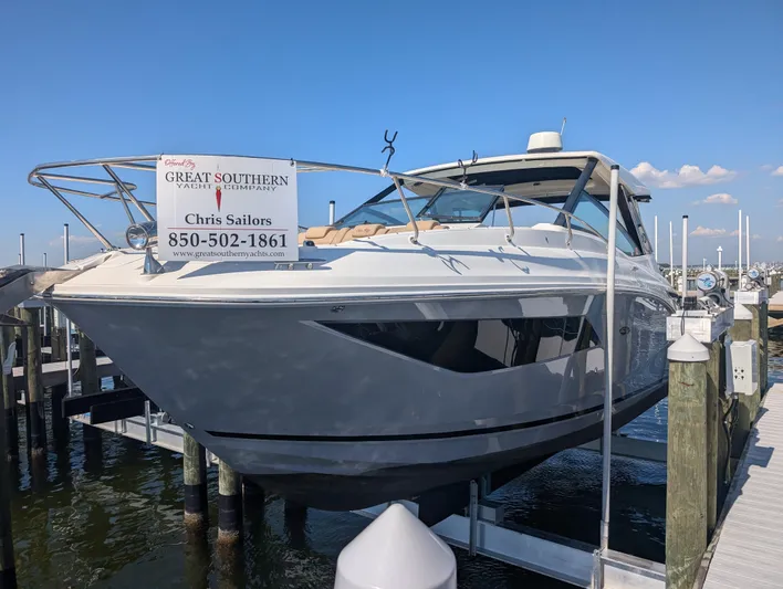  Yacht Photos Pics 2019 Sea Ray Sundancer 320 yacht docked at marina, for sale by Great Southern Yacht Company.