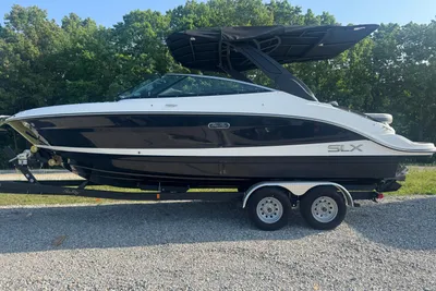 Sea Ray SLX 260