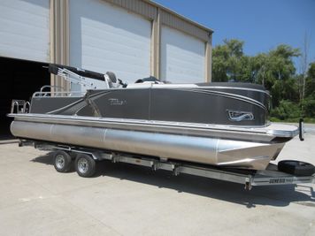 Tahoe Pontoon LTZ Versatile