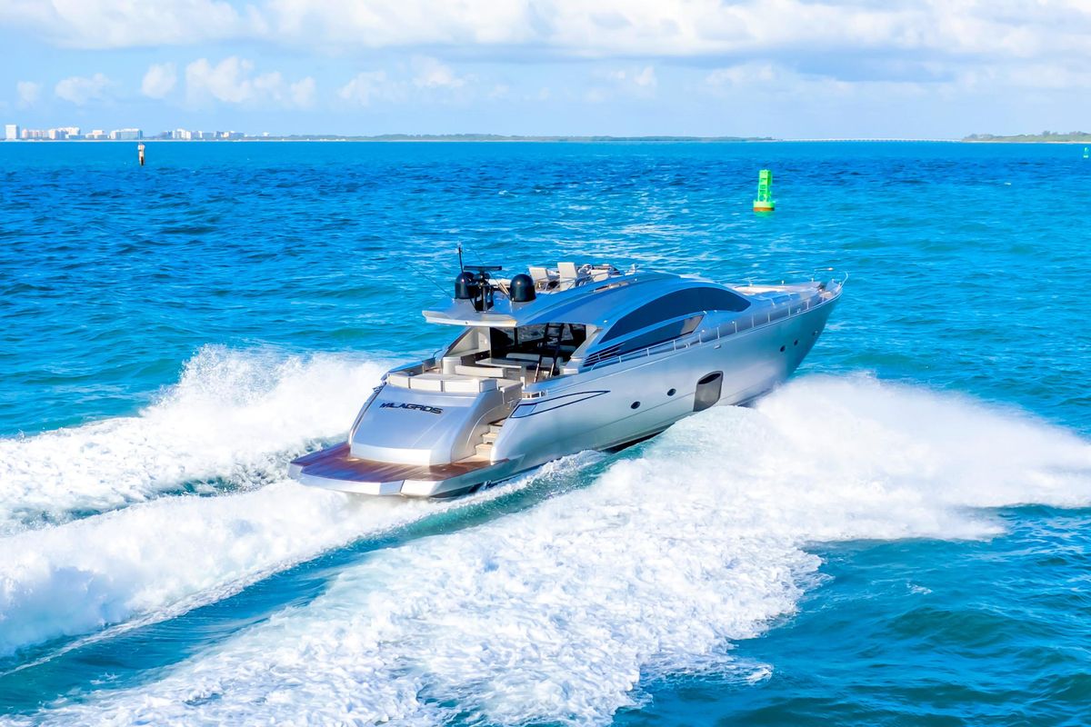 2013 Pershing 82 