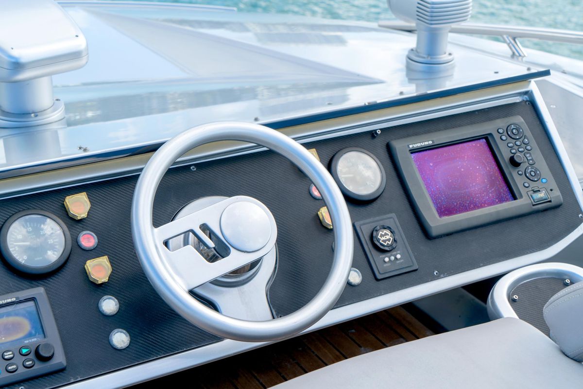 2013 Pershing 82 