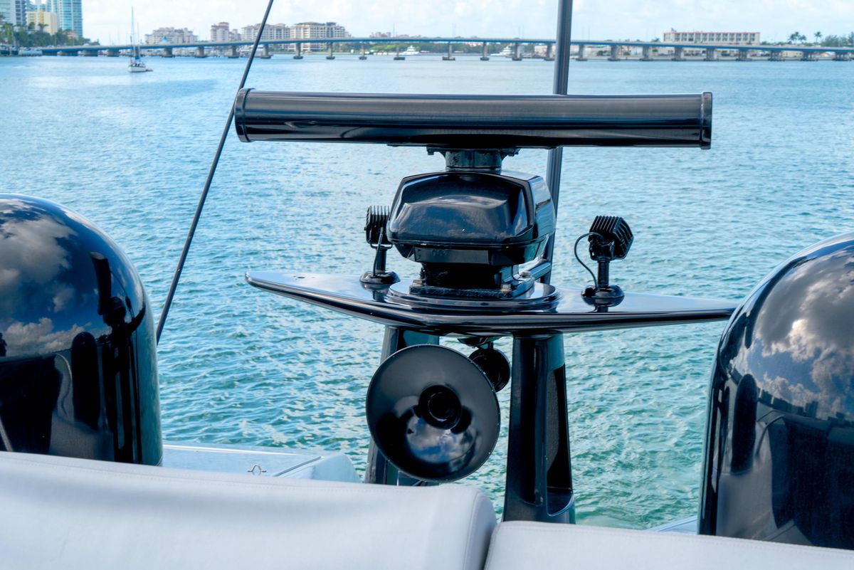 2013 Pershing 82 