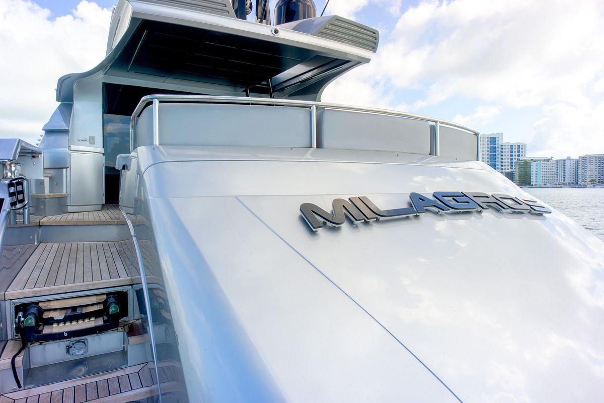 2013 Pershing 82 