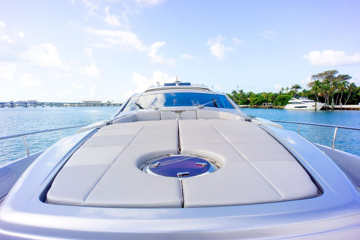 2013 Pershing 82 