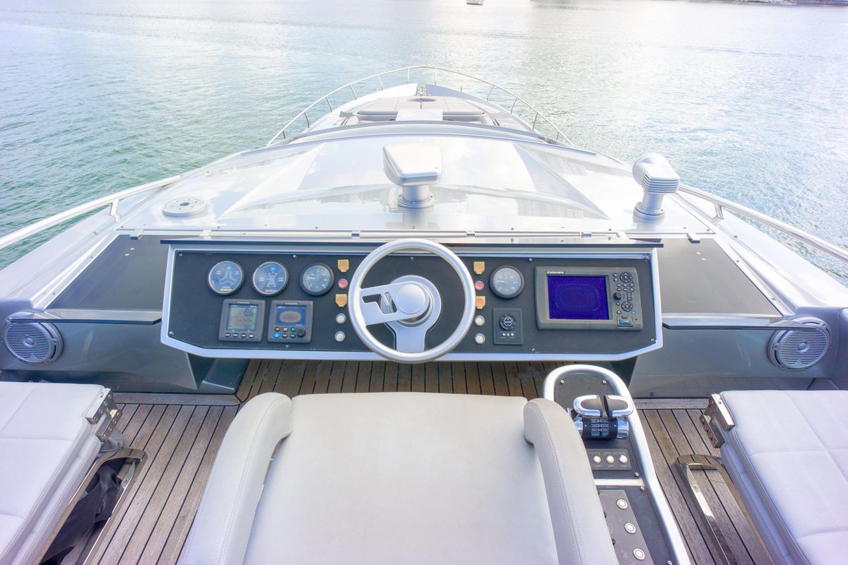 2013 Pershing 82 