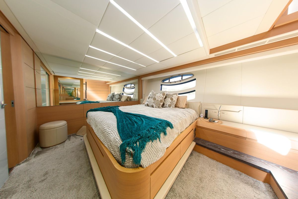 2013 Pershing 82 