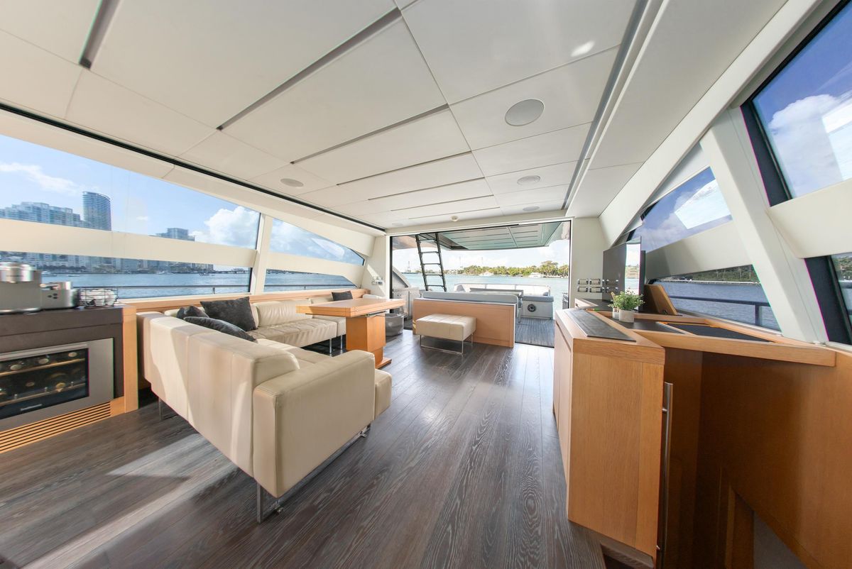 2013 Pershing 82 