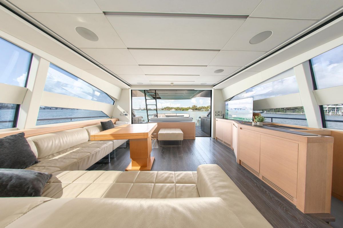 2013 Pershing 82 