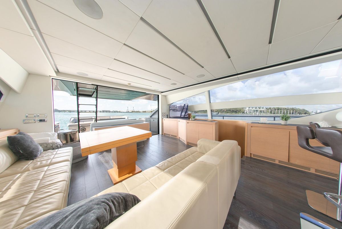 2013 Pershing 82 