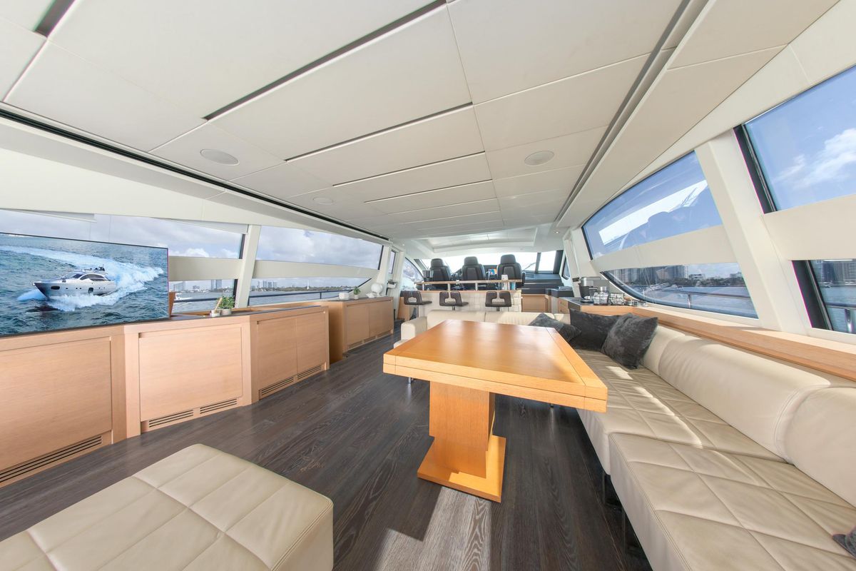 2013 Pershing 82 
