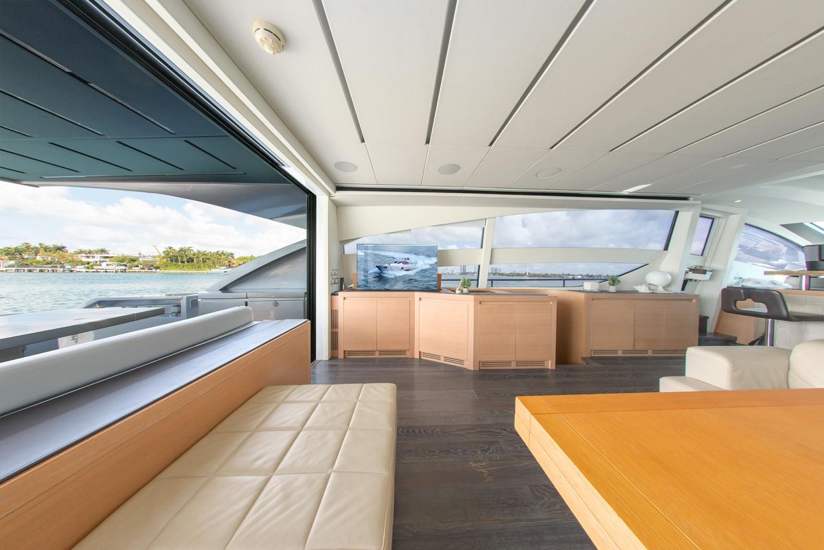 2013 Pershing 82 