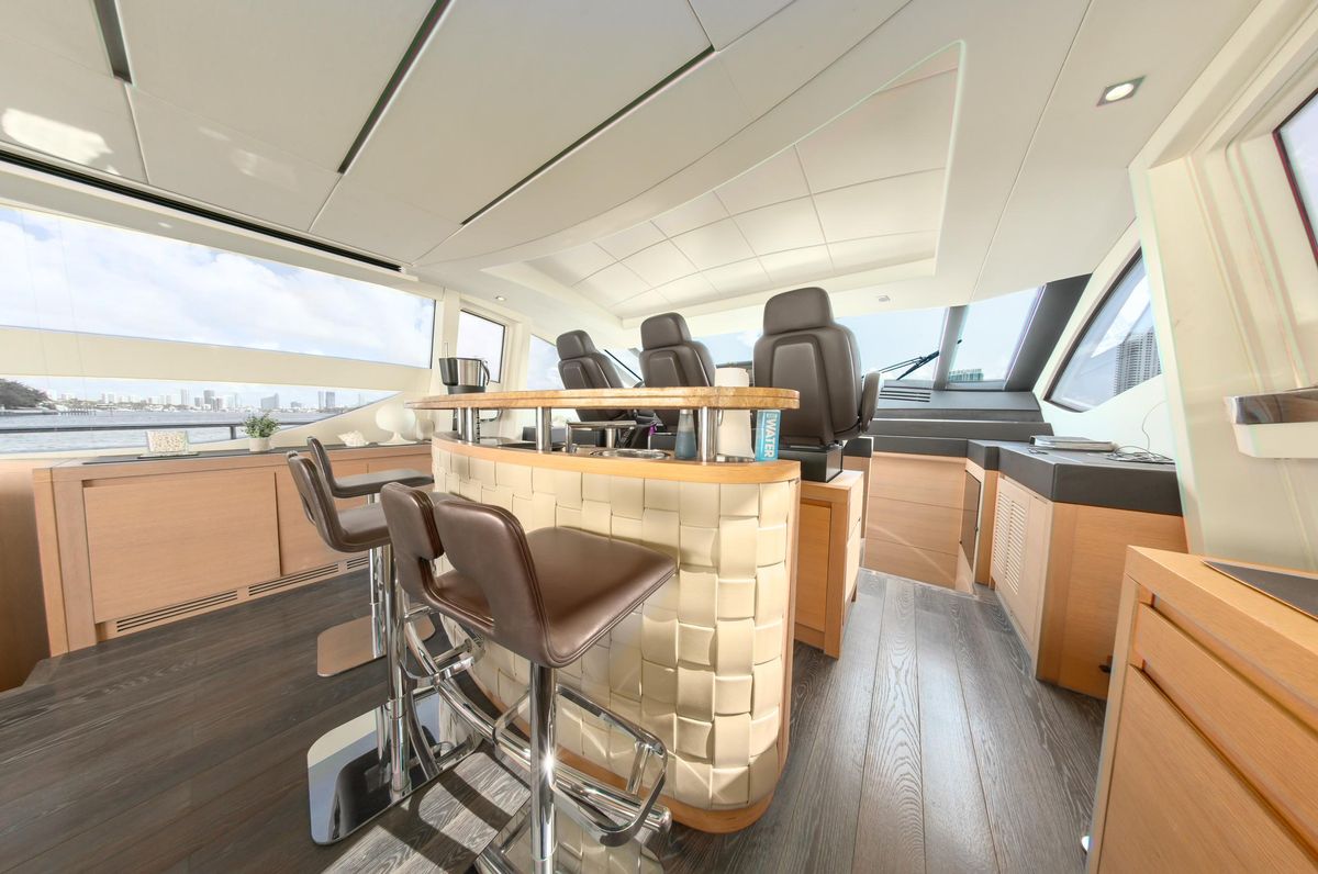 2013 Pershing 82 