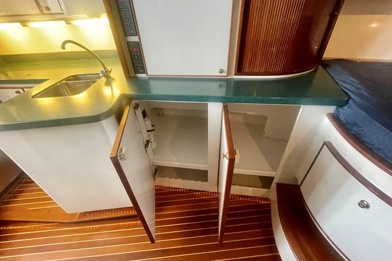 M.a.c. Daddy Yacht Photos Pics 2005 Custom DeSanti Carolina Express interior with open cabinets and sink.